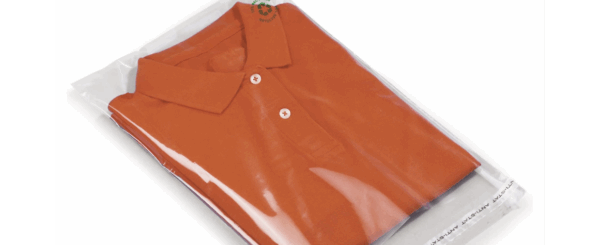 Buste per camicia con striscia adesiva . Pungi pentru camasi cu clapeta adeziva